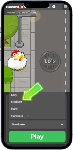 Menú desplegable de dificultad en Chicken Road 2 abierto, mostrando las opciones de Easy, Medium, Hard y Hardcore, con una flecha verde indicando la selección de Medium.